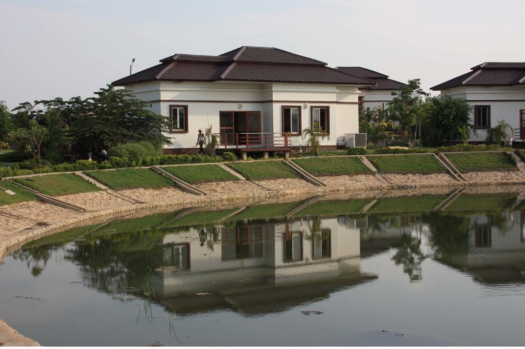 The Golden Lake Hotel Naypyidaw Exteriér fotografie