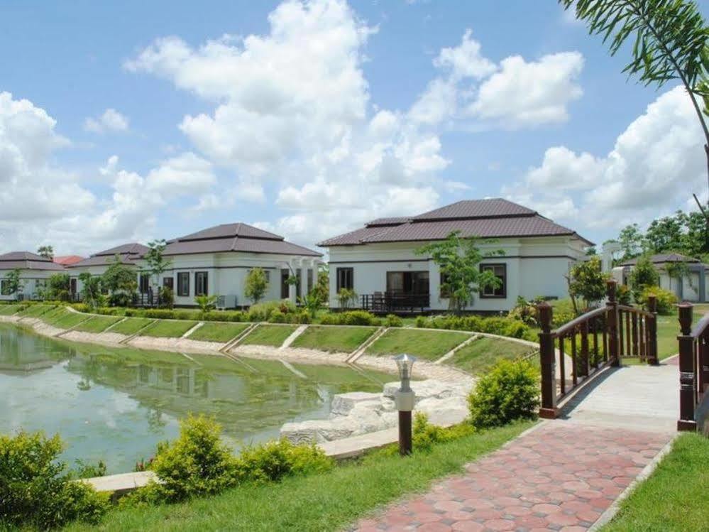 The Golden Lake Hotel Naypyidaw Exteriér fotografie
